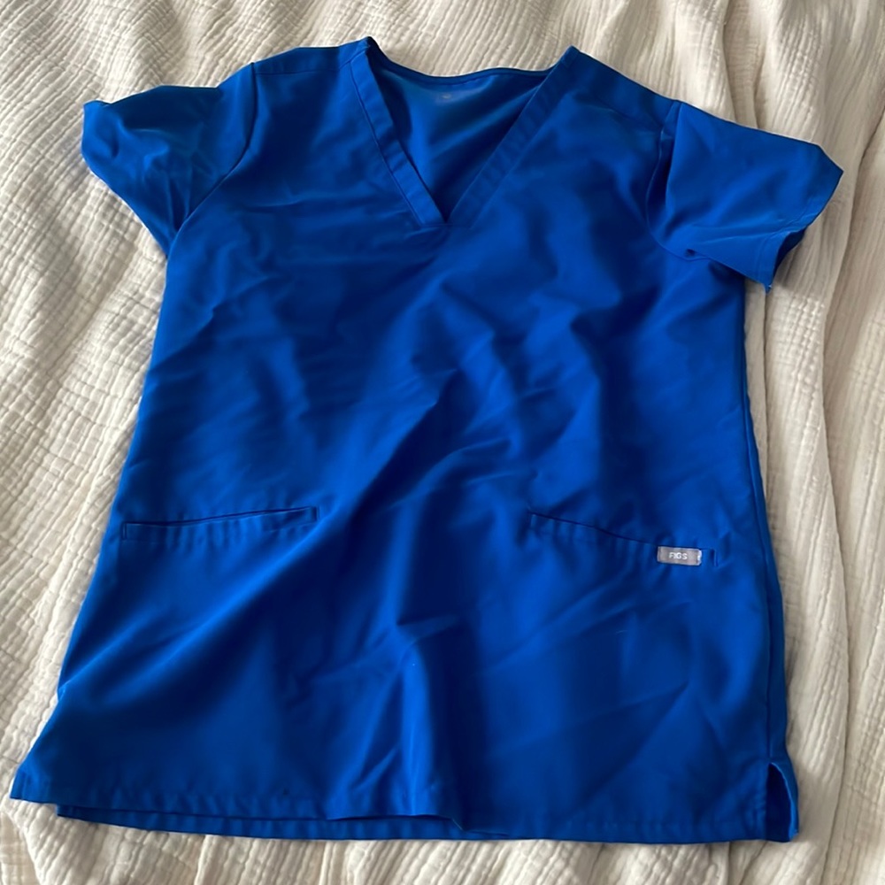 Figs scrub top